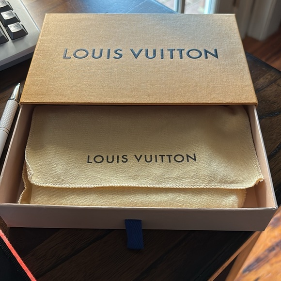 NWOT Louis Vuitton wallet - Picture 2 of 12